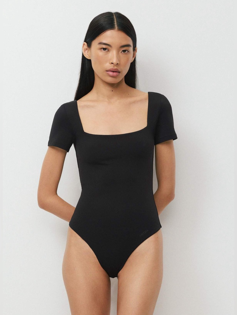 Aritzia Original Contour Manner Squareneck bodysuit black minimalist classic L